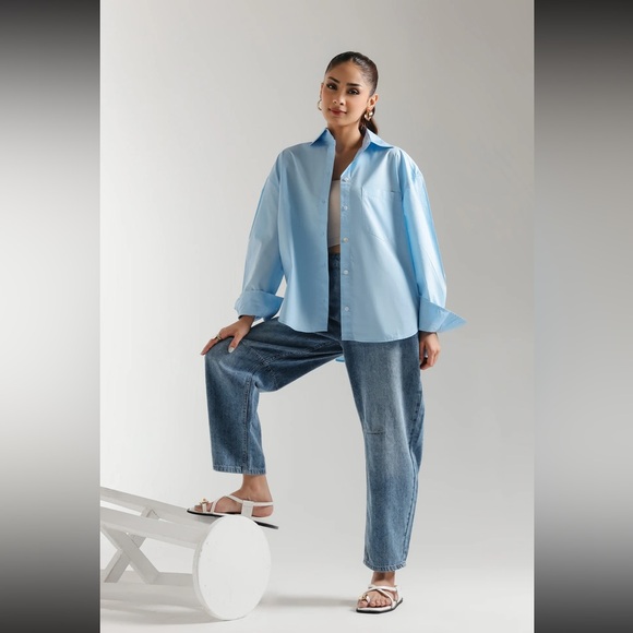 Classic Blue Denim Women's Jeans - Picture 2 of 5